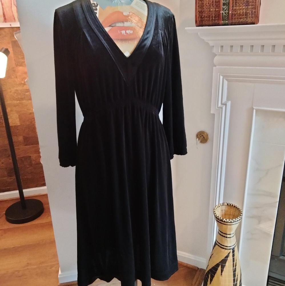 Jones New York signature black velvet dress